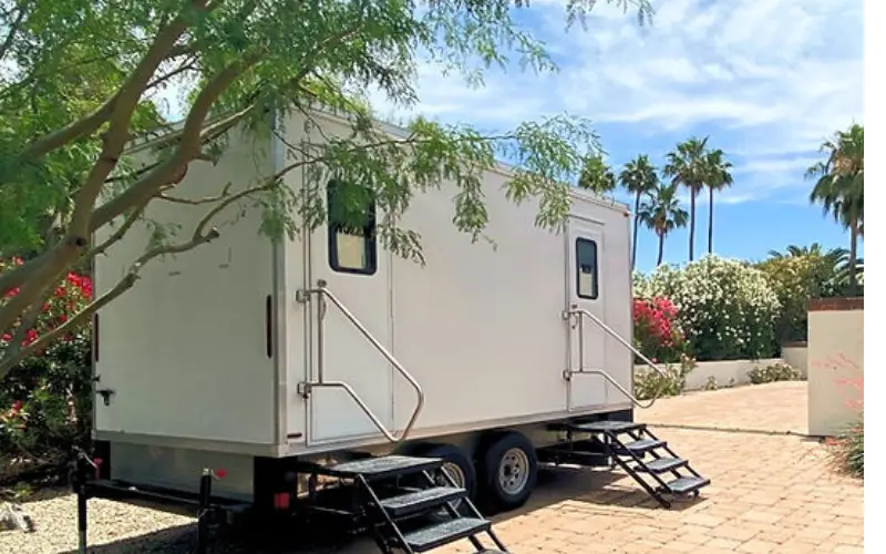 Luxury bathroom trailer